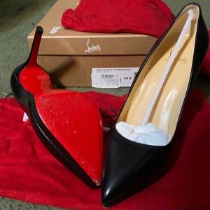 Size 39.5. I wear a 9, think I sized up half size.